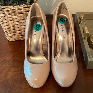 NWT Nude pumps